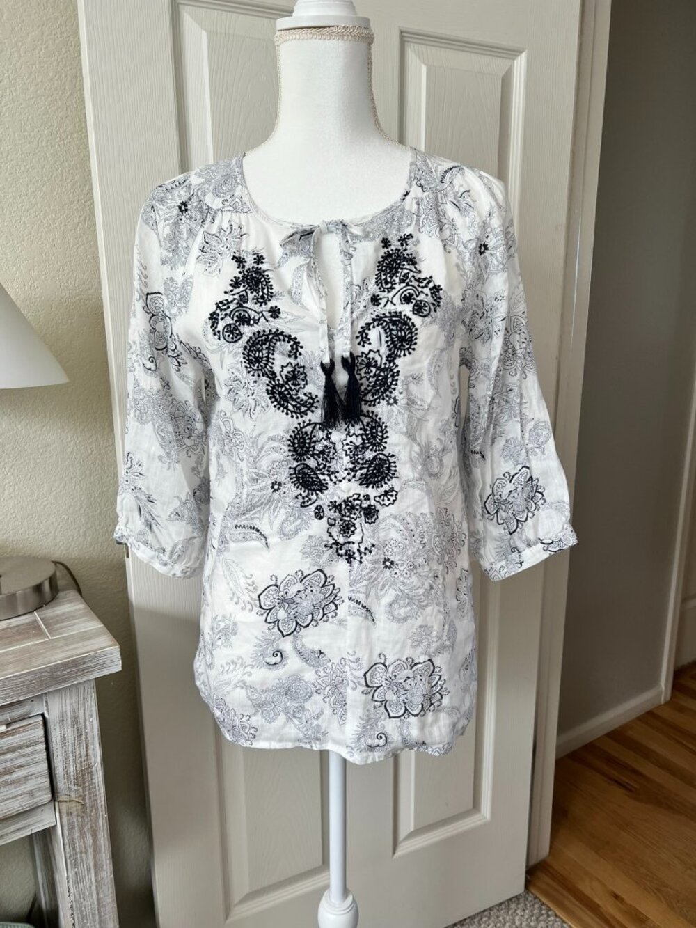 Malvin I Heart Linen 100% Linen Embroidered Tassel Blouse White Black Size S